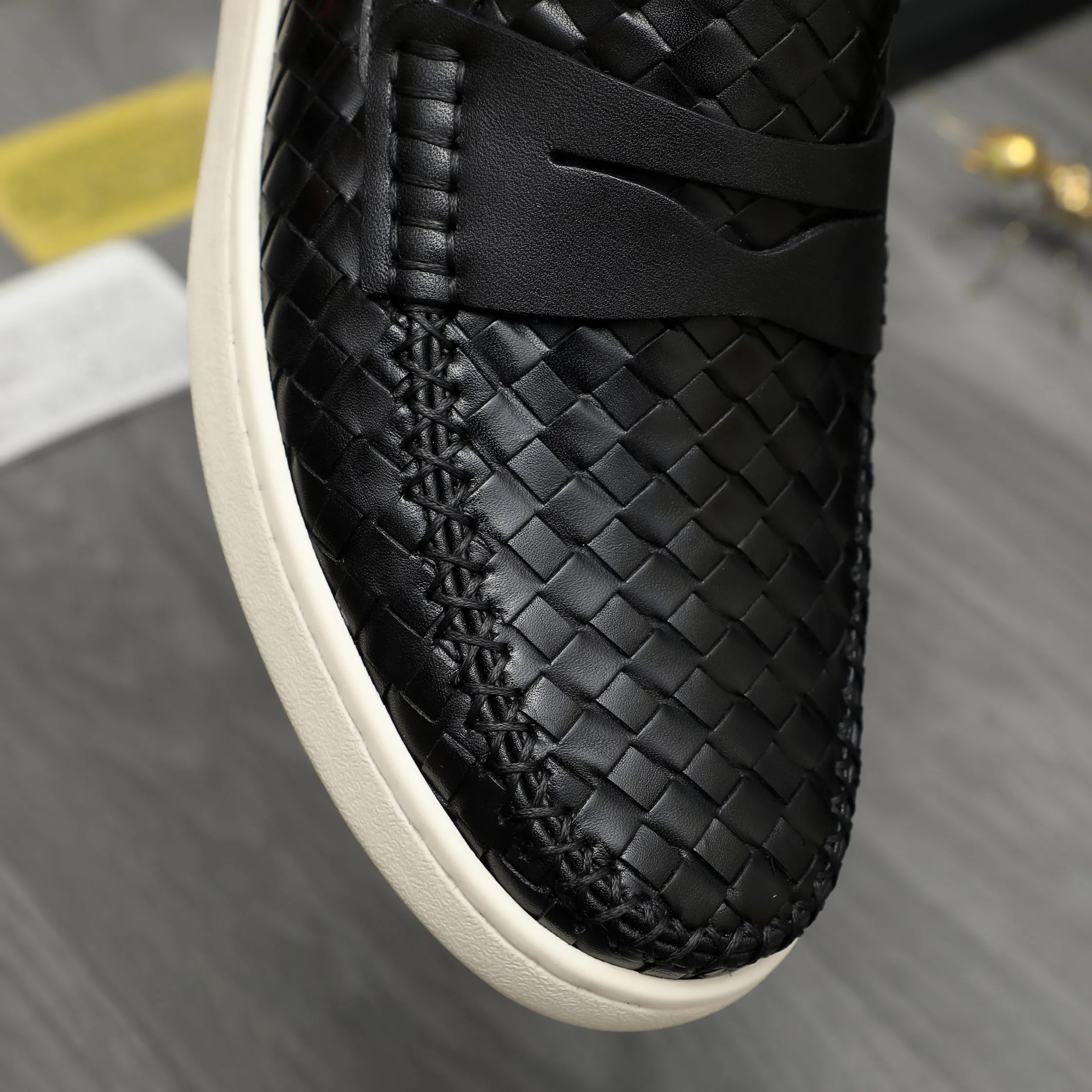 Men's shoes 💰500 Product trademark: BV "Bottega Veneta" woven slip-on casual men's shoes Regular size: 38-45 (custom-made 45 non-returnable) Product materials: Selected woven cowhide upper, cowhide lining, rubber outsole
